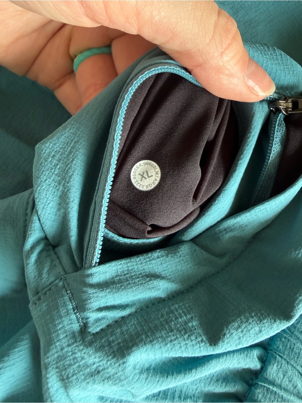Men’s Lululemon XL Shorts in Turquoise - Picture 4 of 4